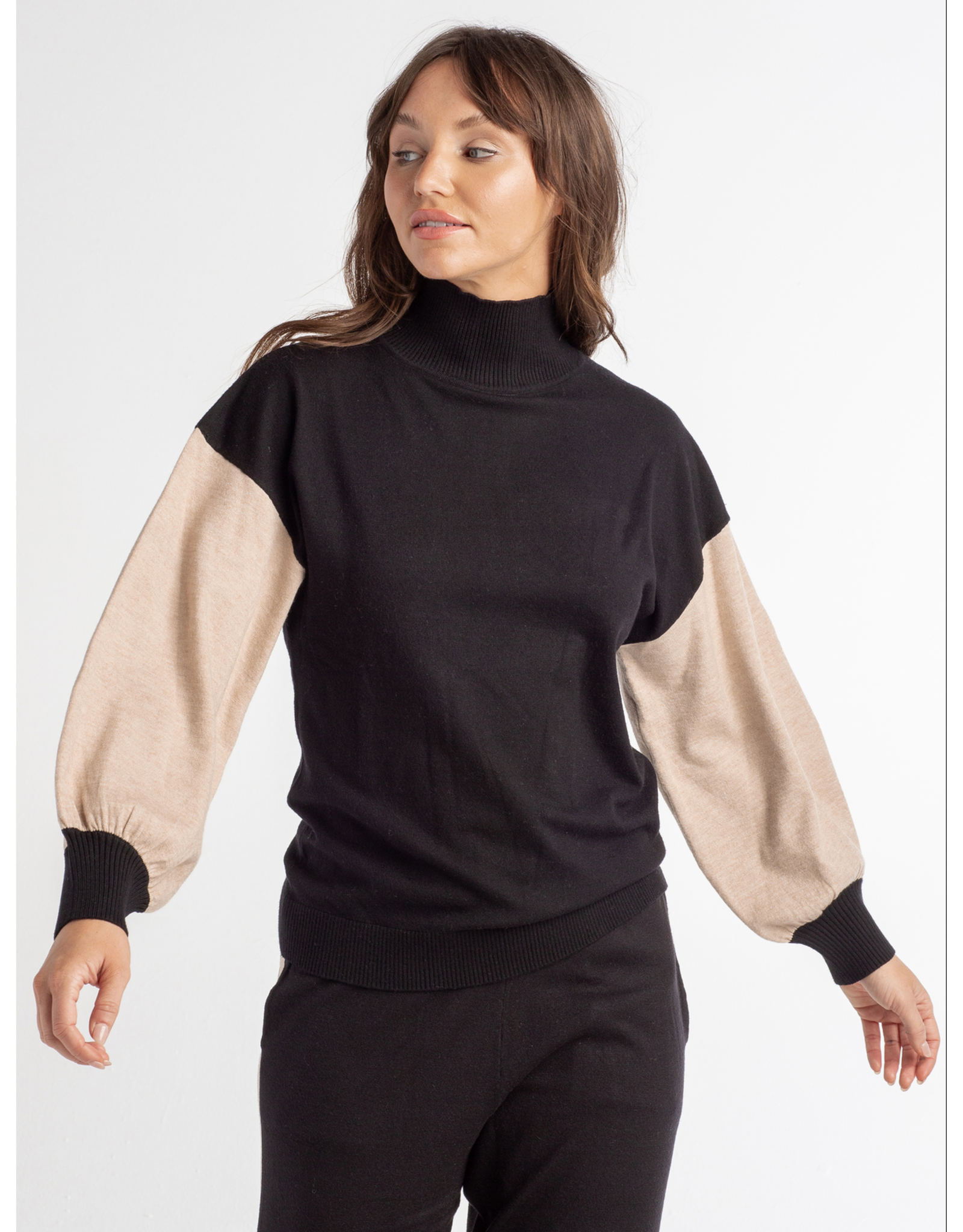 Red Haute RED HAUTE:: MOCK PUFF SLEEVE SWEATER