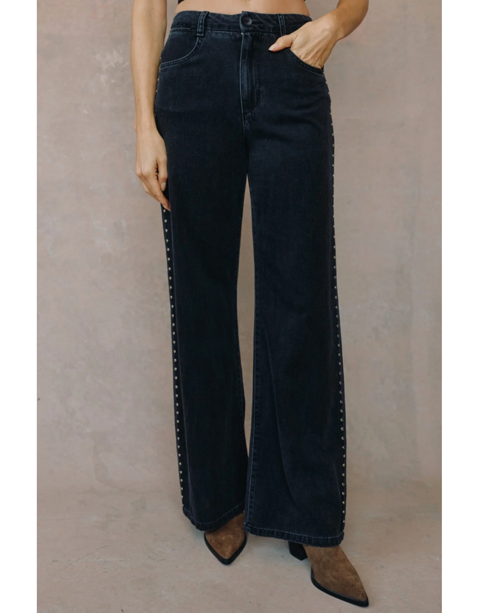 BELLA DAHL BELLA DAHL:: ANYA STUDDED VINTAGE JEAN