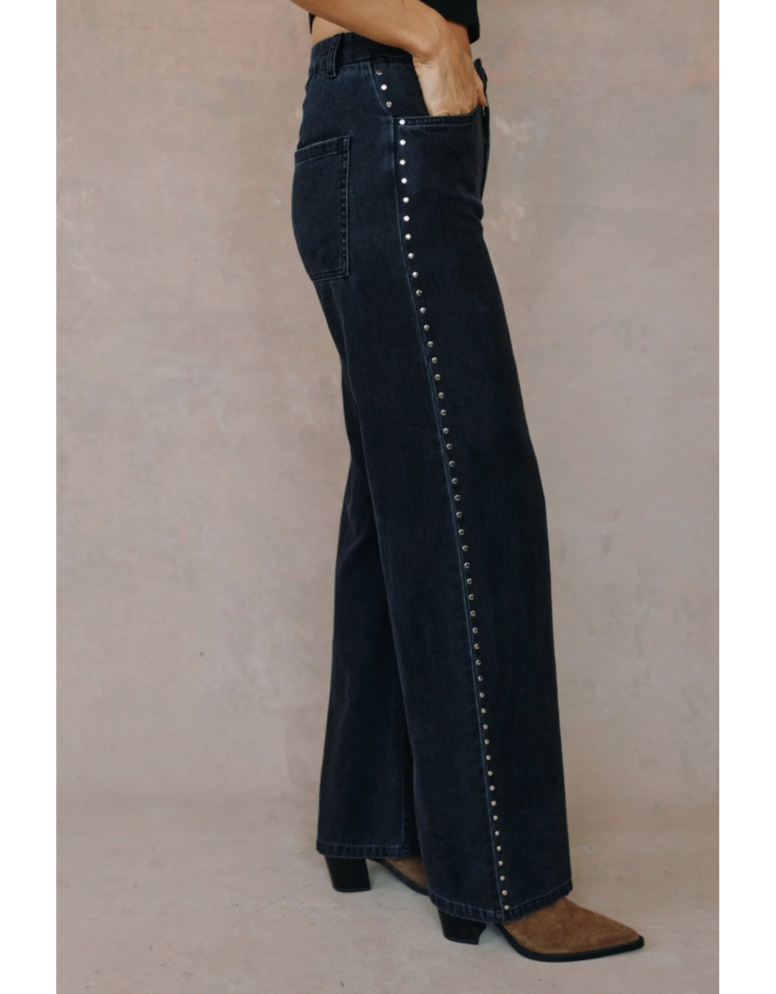 BELLA DAHL BELLA DAHL:: ANYA STUDDED VINTAGE JEAN