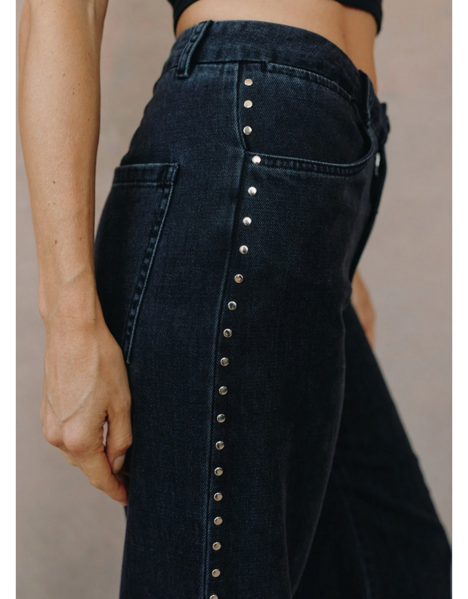 BELLA DAHL BELLA DAHL:: ANYA STUDDED VINTAGE JEAN