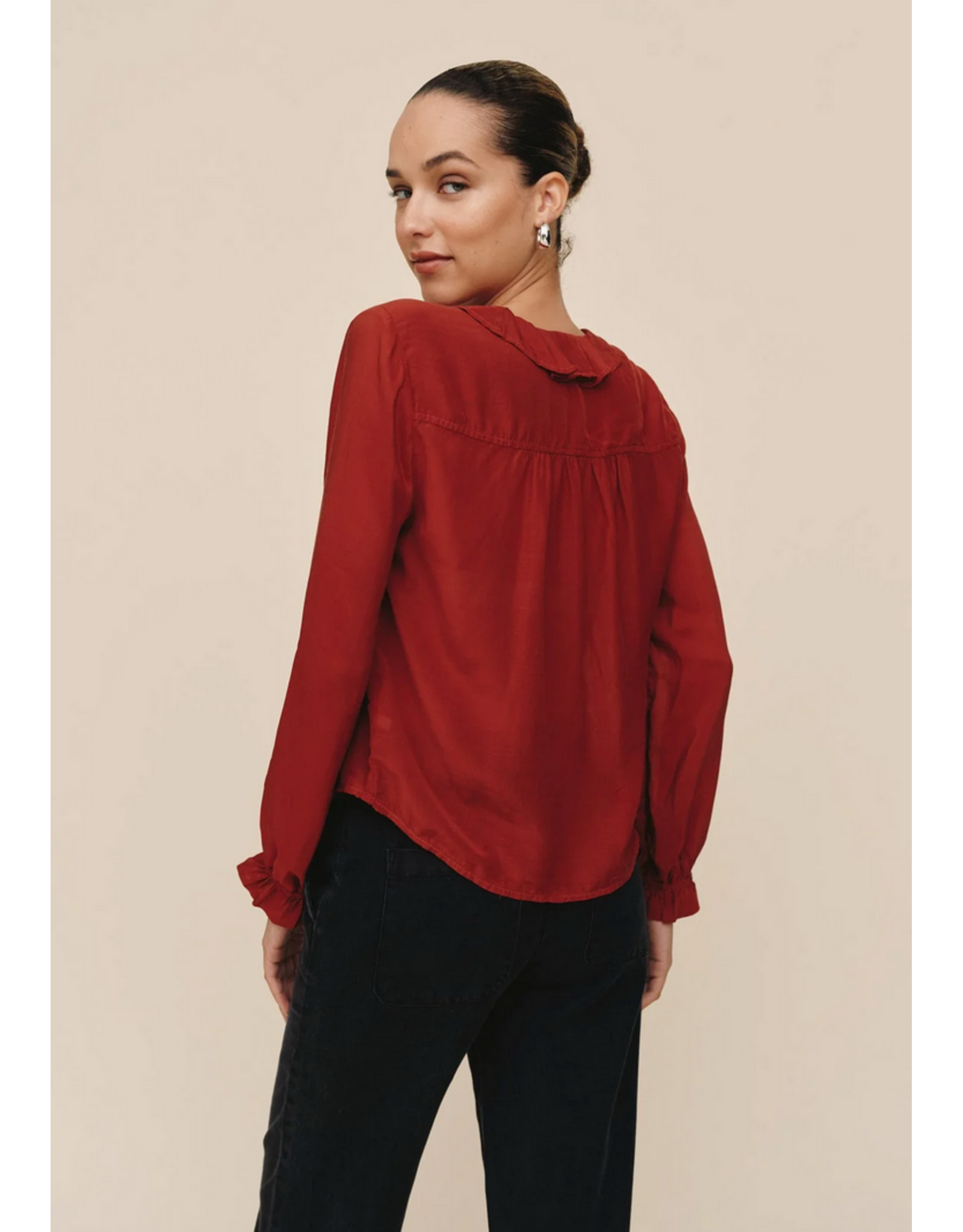 BELLA DAHL BELLA DAHL:: RAGLAN RUFFLE BLOUSE