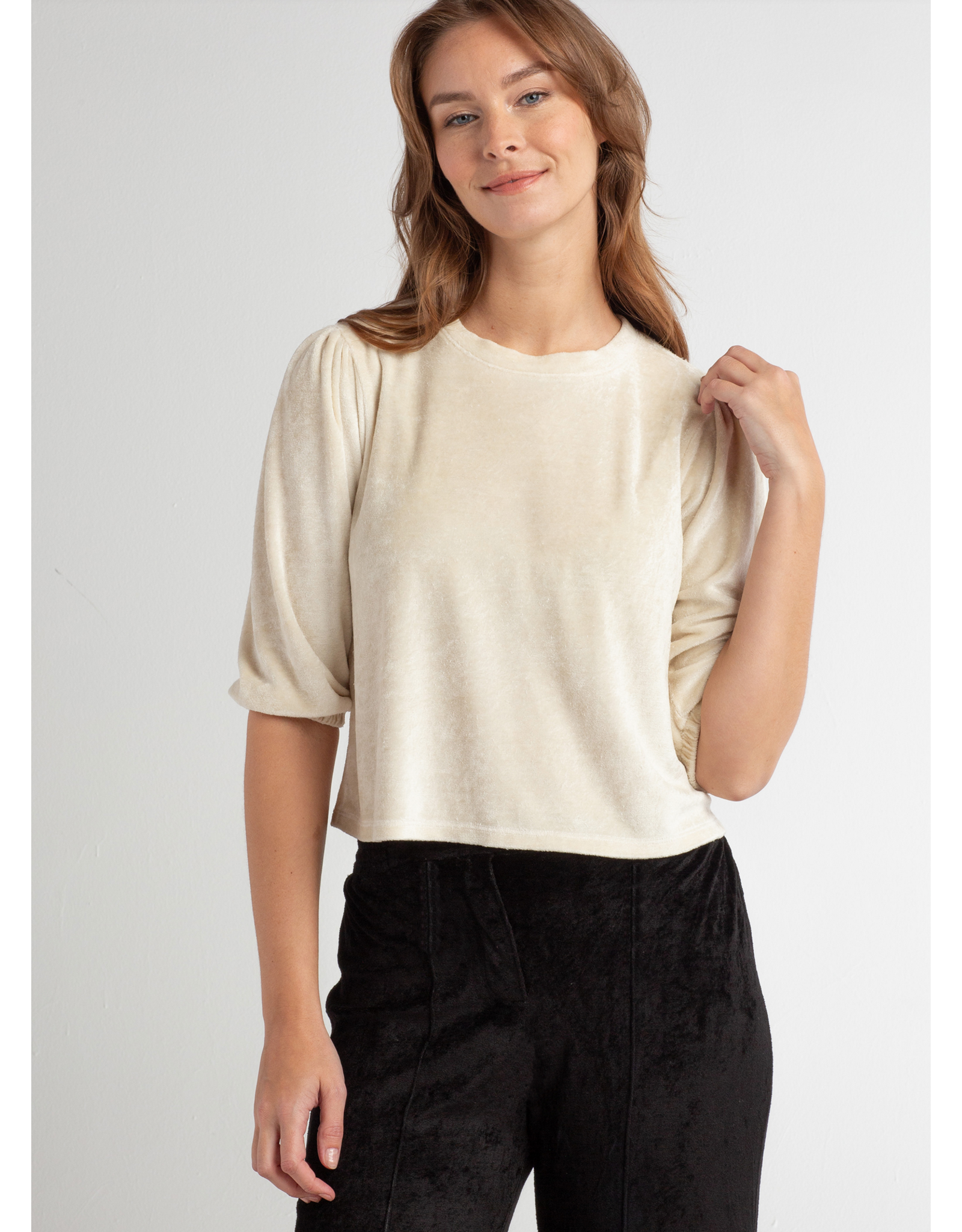 Red Haute RED HAUTE:: PUFF SLEEVE VELOUR TOP