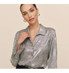 BELLA DAHL BELLA DAHL:: FLOWY WIDE COLLAR BUTTON DOWN