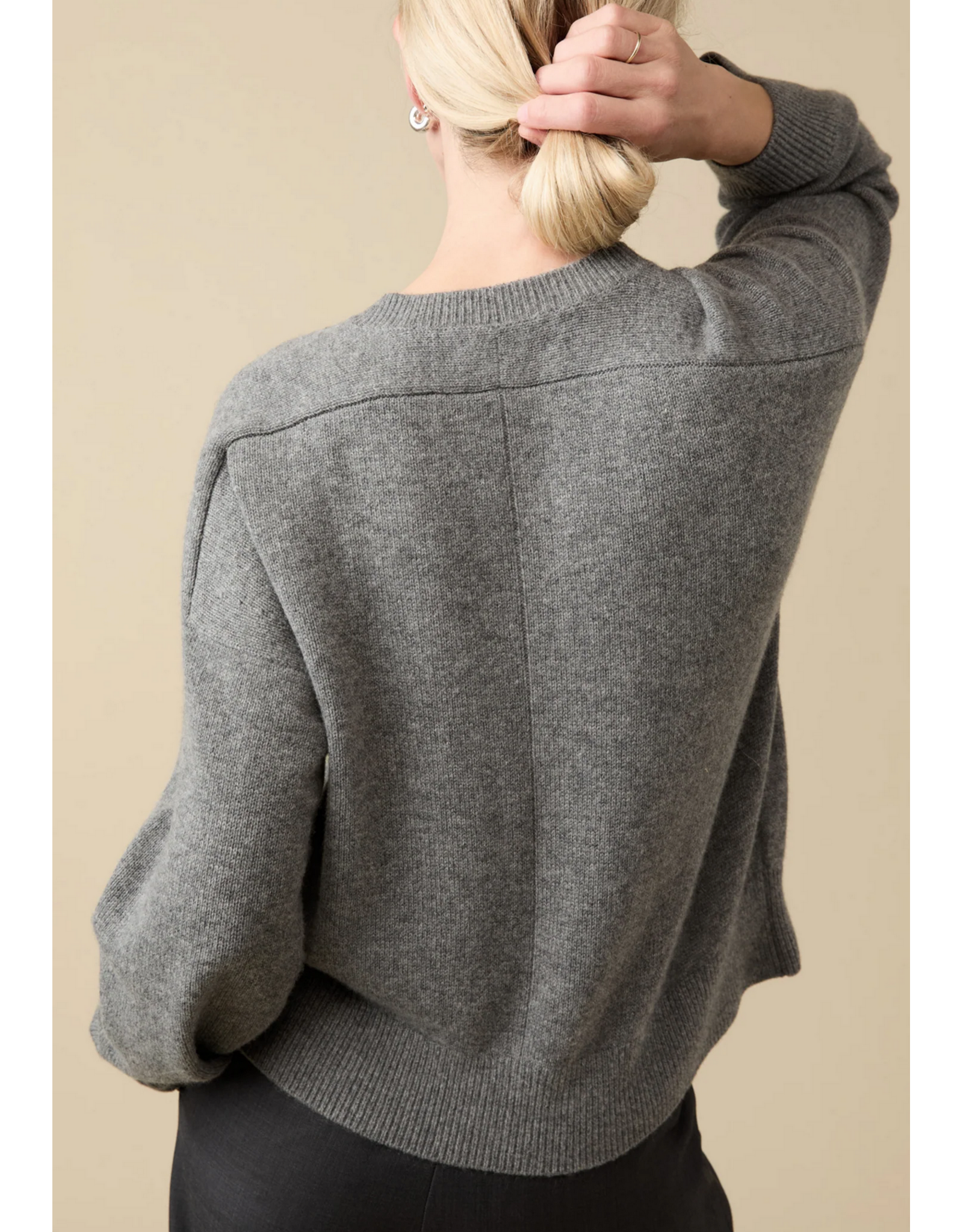 SOLDOUT NYC SOLDOUT NYC:: CASHMERE V-NECK