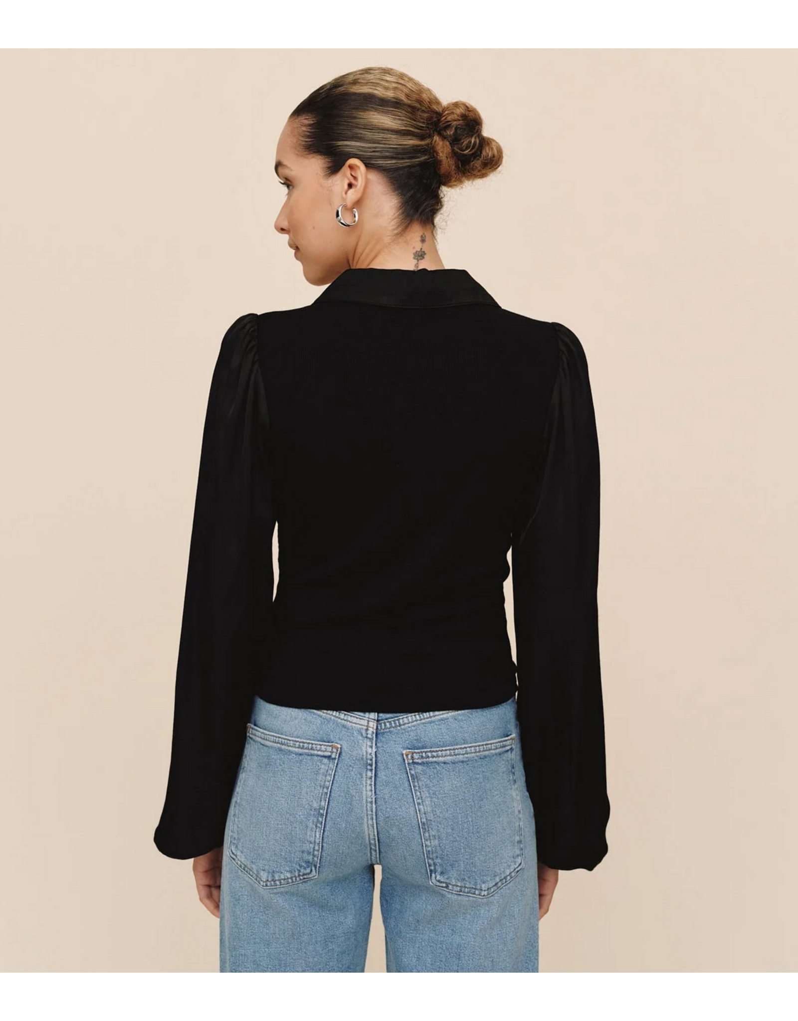 BELLA DAHL BELLA DAHL:: COLLARED V-NECK TOP