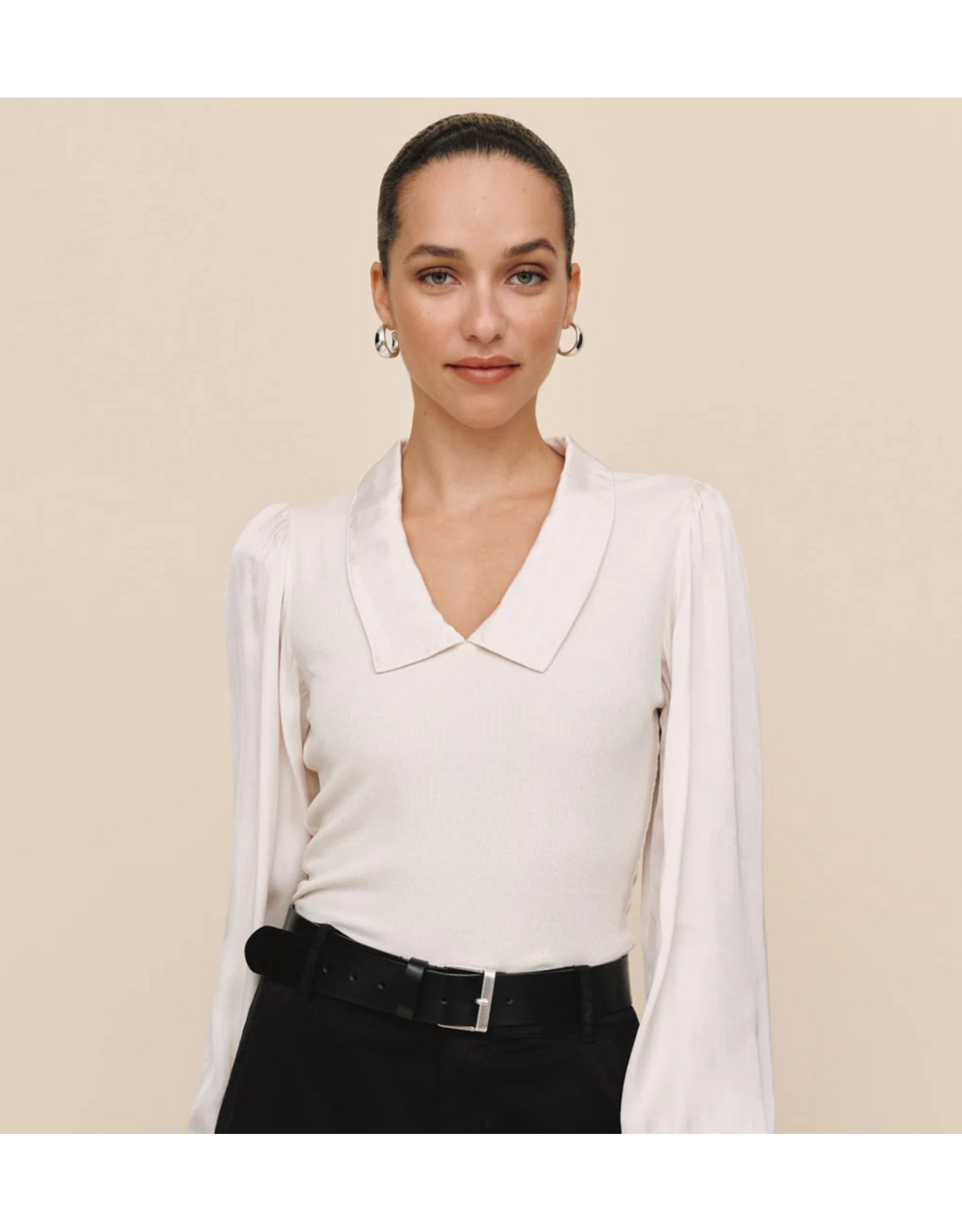 BELLA DAHL BELLA DAHL:: COLLARED V-NECK TOP