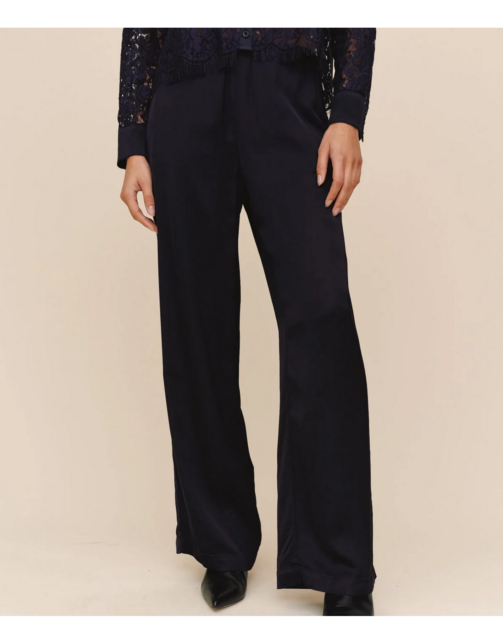 BELLA DAHL BELLA DAHL:: SLEEK CLEAN WIDE LEG PANT