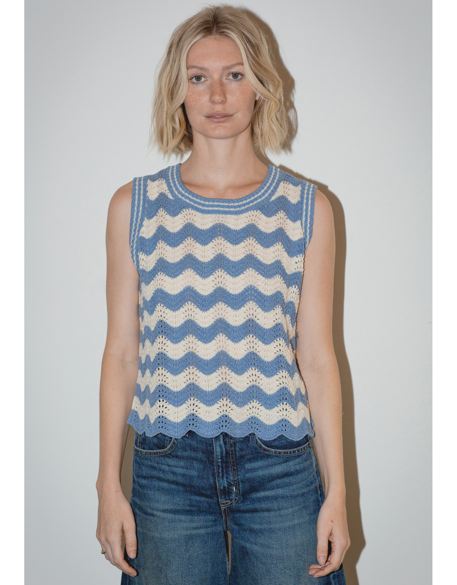 CAYDN CAYDN:: JESS SCALLOP HEM TANK SWEATER