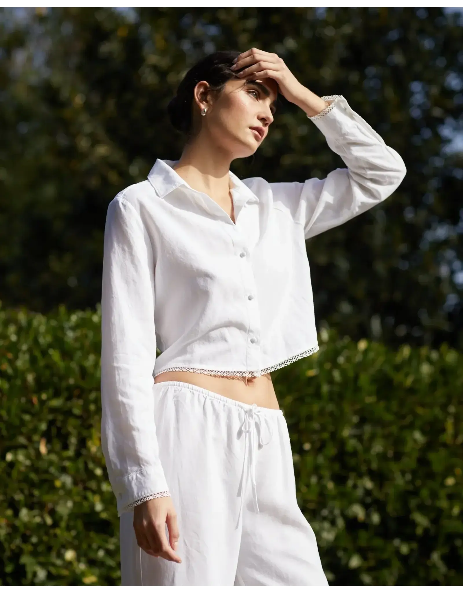 BELLA DAHL BELLA DAHL:: LONG SLEEVE CROPPED SHIRT WITH TRIM