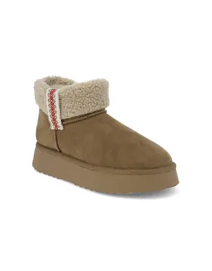 MIA Shoes Inc Iceland