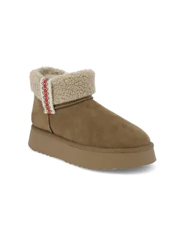 MIA Shoes Inc Iceland
