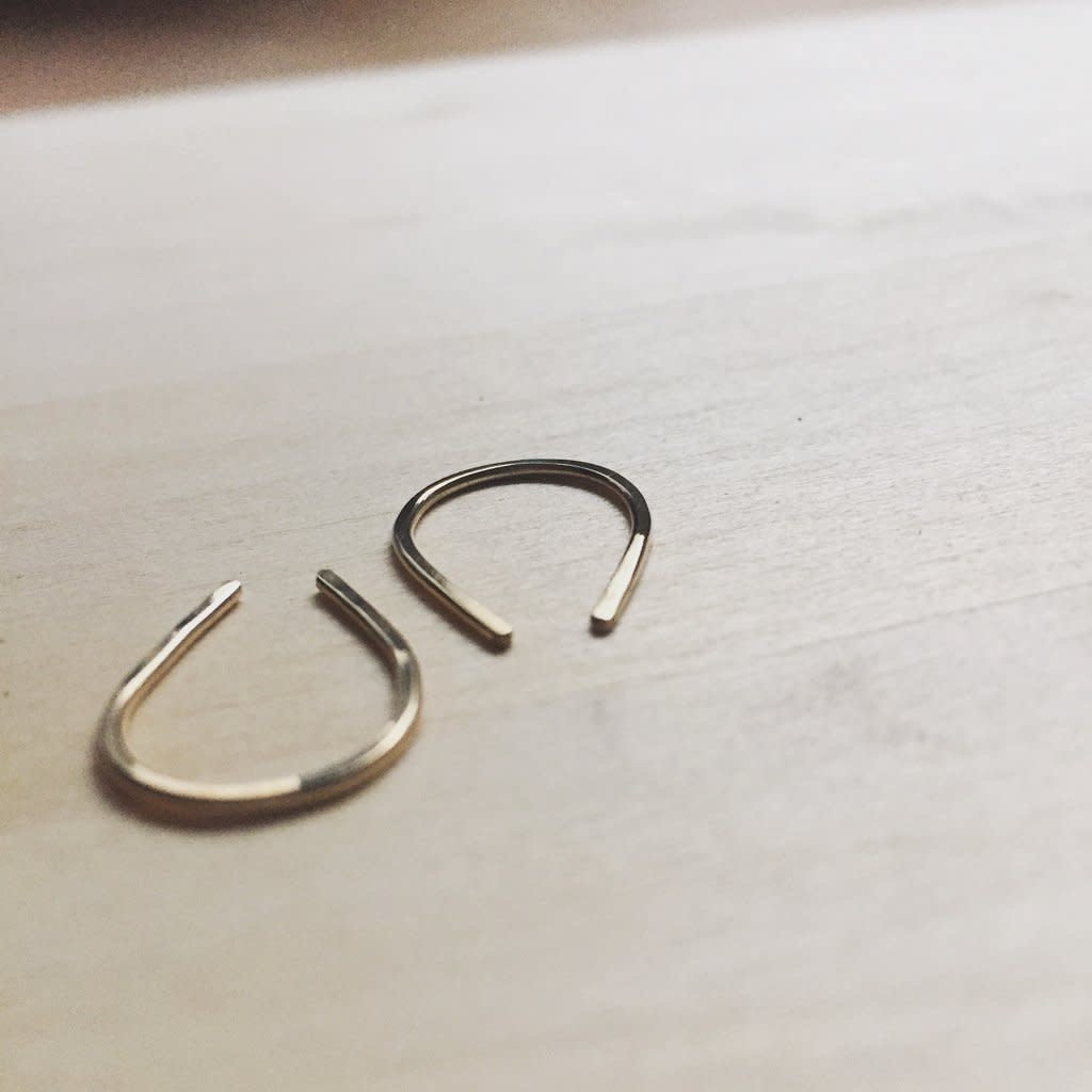 Hello Adorn Jewelry Hello Adorn  - Tiny Horseshoe Earrings (Silver)