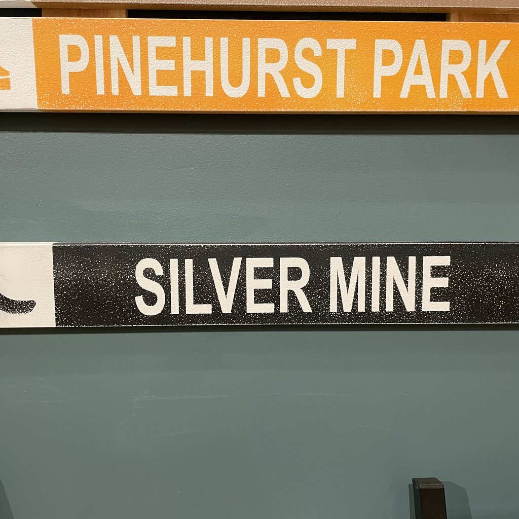 Mounted Trail Ski Sign - Silvermine