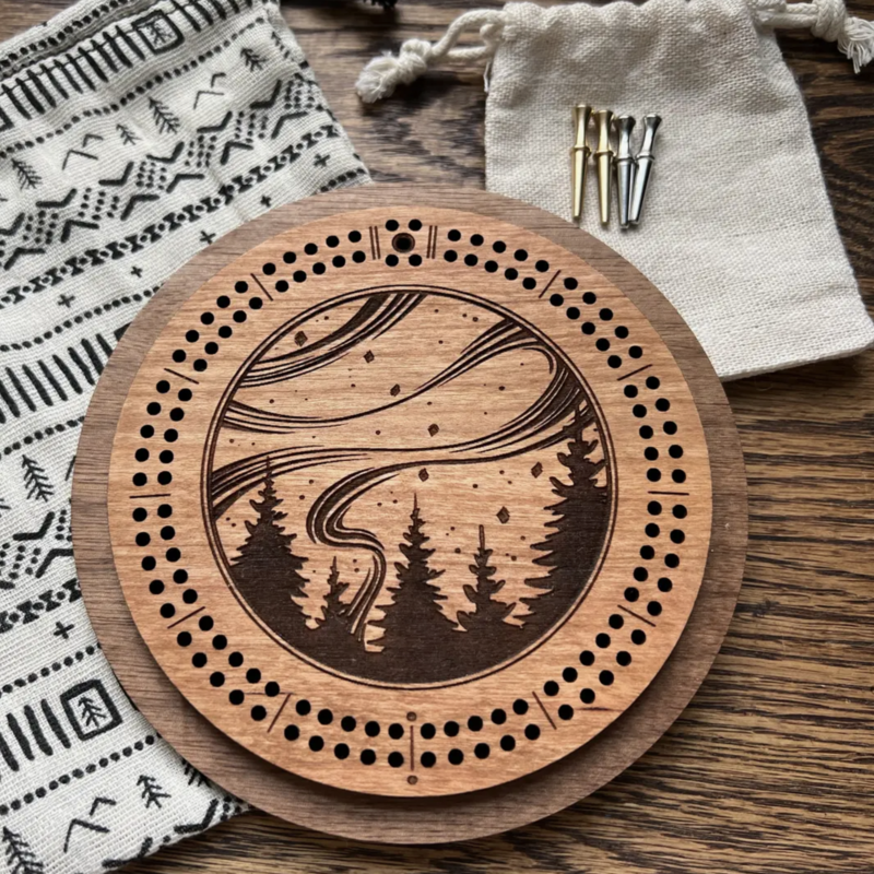 Northern Lights Cribbage Board with Drawstring Bag