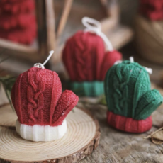 Holiday Mitten Candle (Gingerbread Scent)