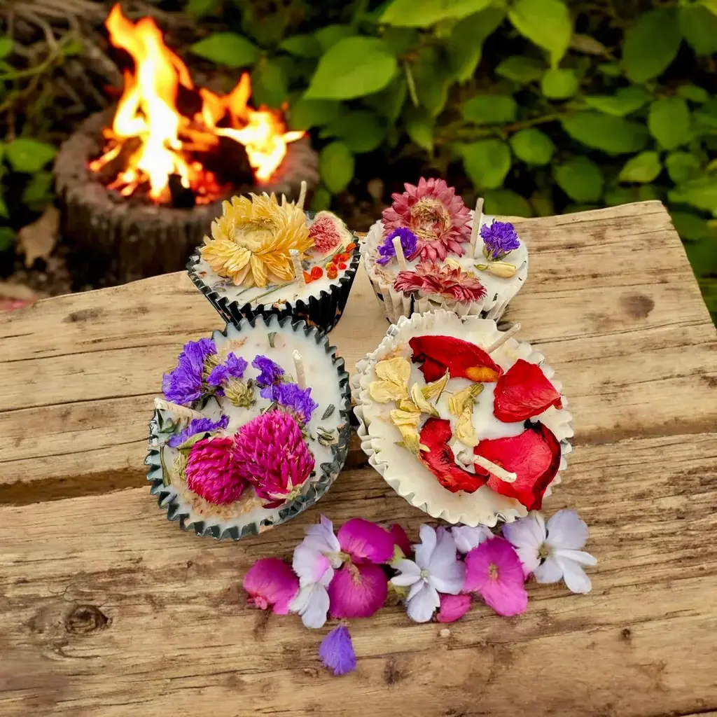 Woofs and Wax Fidos Firehouse Fire Starters 4 pc - Assorted Floral