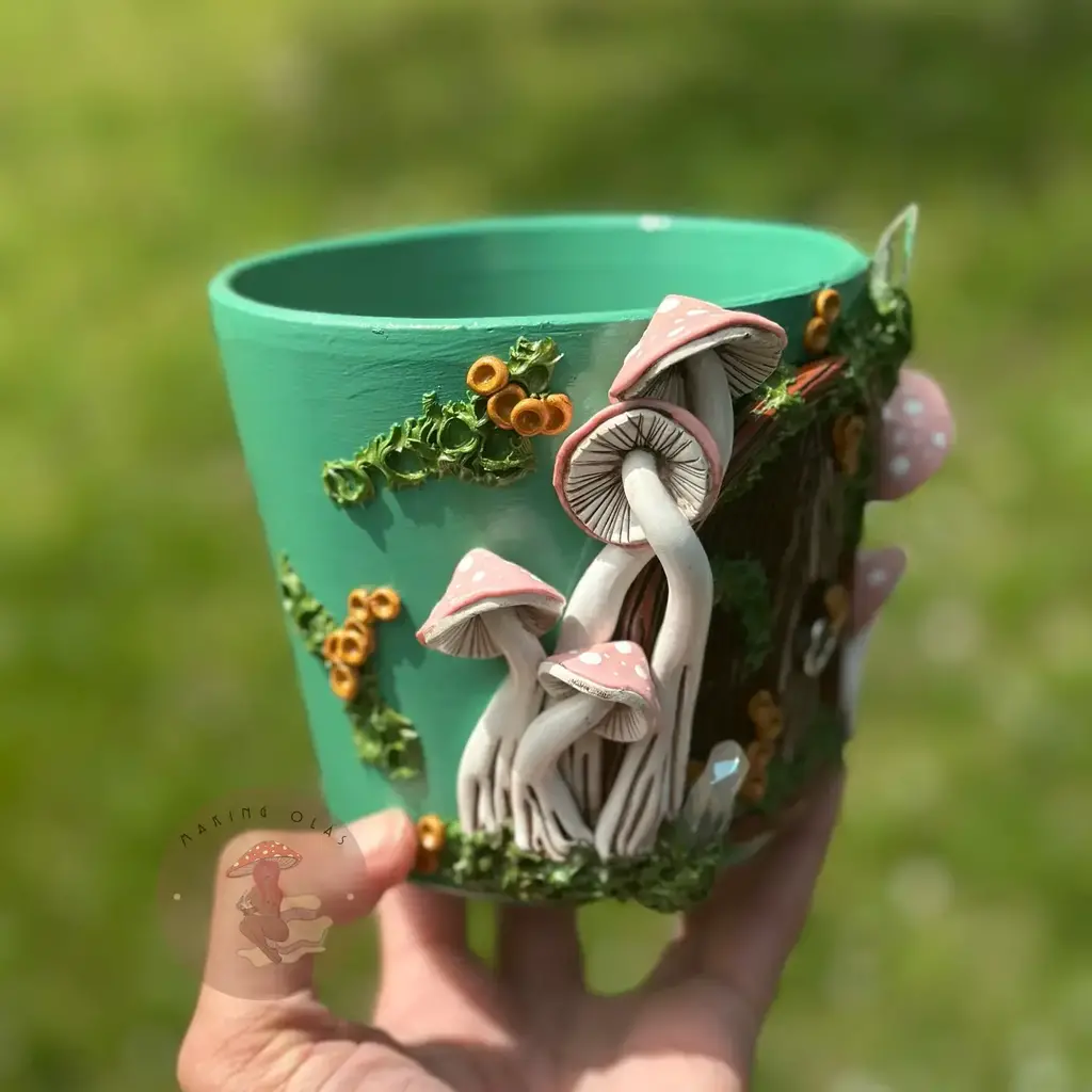 Making Olas Fairy House Planter - 4"