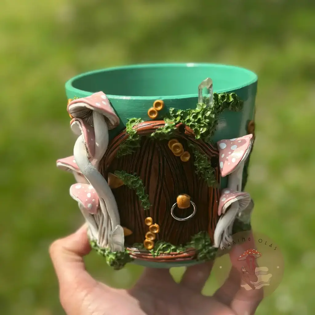 Making Olas Fairy House Planter - 4"