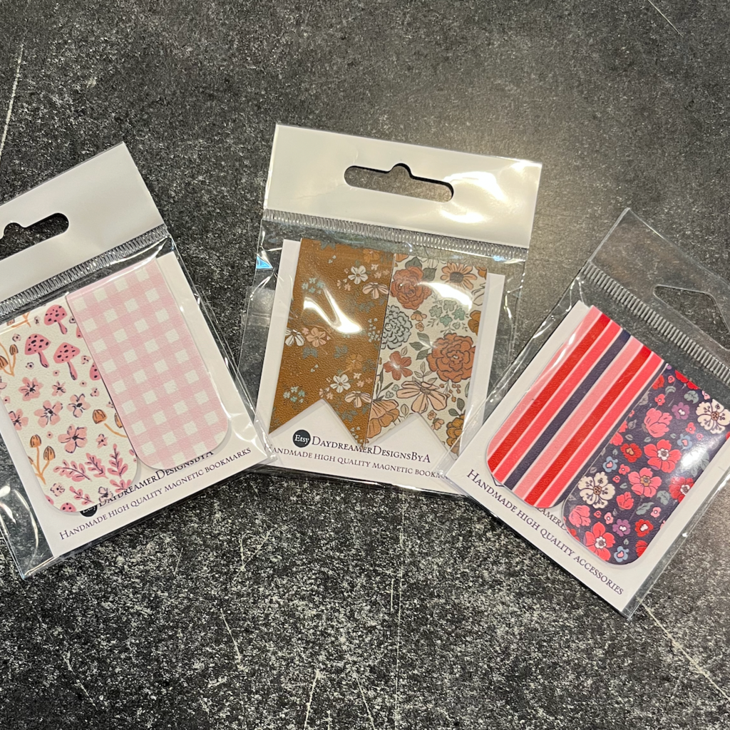 Daydreamer Designs - 2 Pack Magnetic Bookmarks (Assorted)