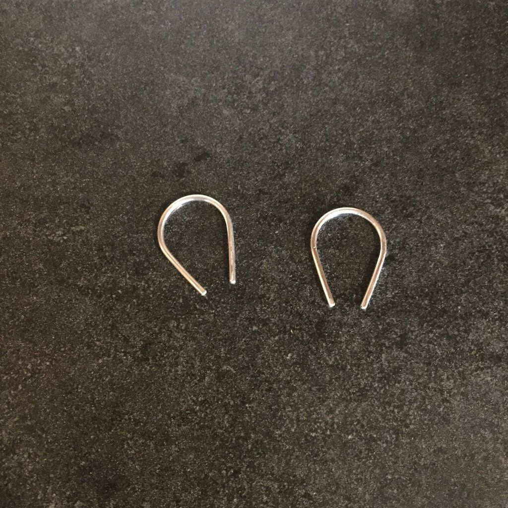 Hello Adorn Jewelry Hello Adorn  - Tiny Horseshoe Earrings (Silver)