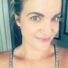 Hello Adorn Jewelry Hello Adorn  - Tiny Horseshoe Earrings (Gold)