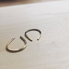 Hello Adorn Jewelry Hello Adorn  - Tiny Horseshoe Earrings (Silver)