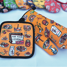 Pink Squirrel Studios Club Classics Mitt & Hot Pad Set