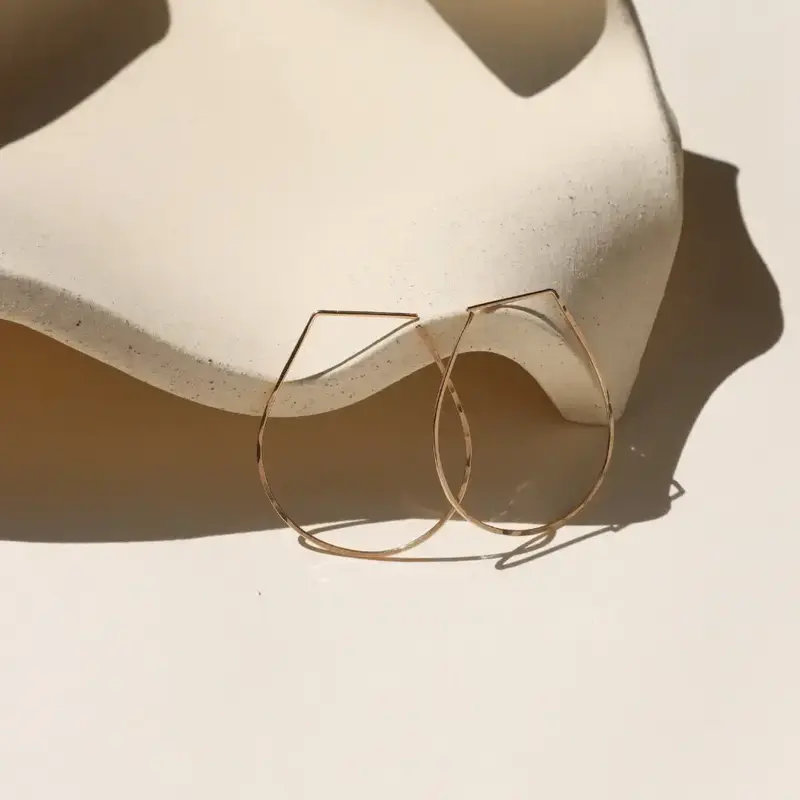 Token (Faire) Canyon Hoops - 14 k Gold Fill