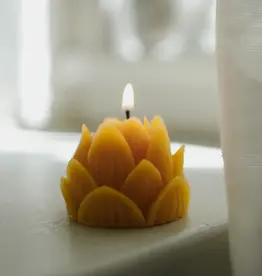 Lil Bud – Lotus-Inspired Beeswax Candle