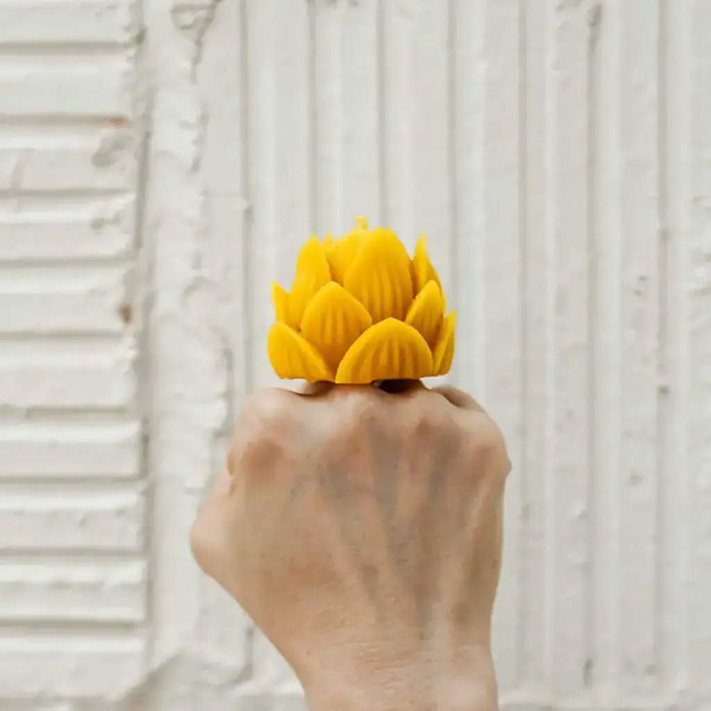 Lil Bud – Lotus-Inspired Beeswax Candle