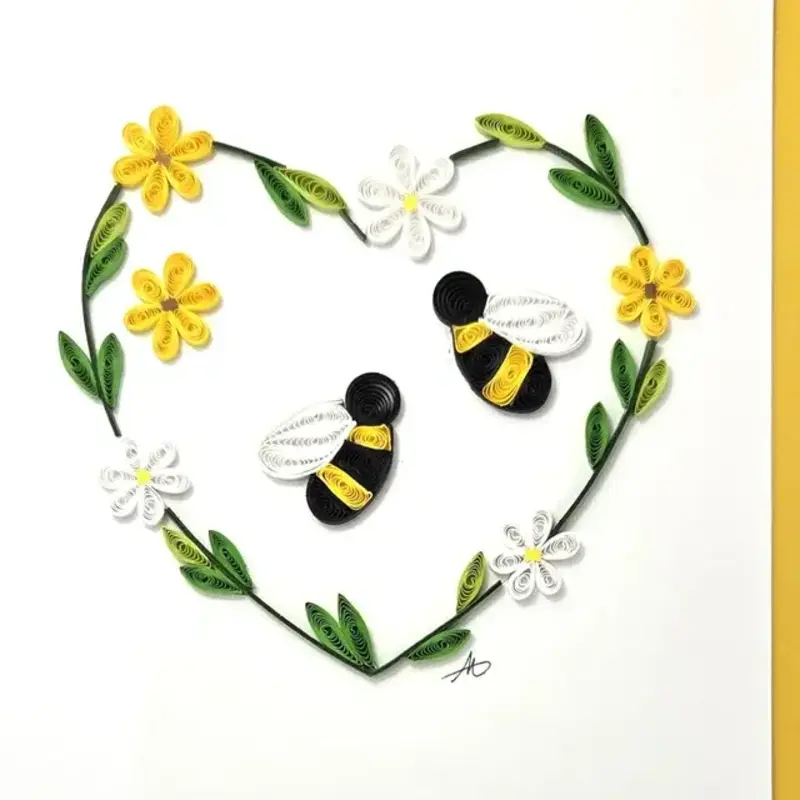 Iconic Quilling Quilling Greeting Card Bee with Daisy Heart