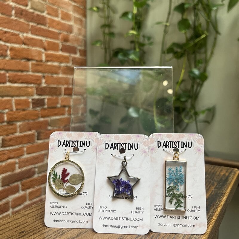 Pendant - D Artist In U