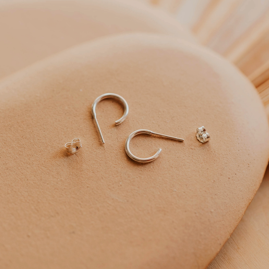 Hello Adorn Jewelry Hello Adorn - 15 mm Everyday Hoop Earrings - Silver