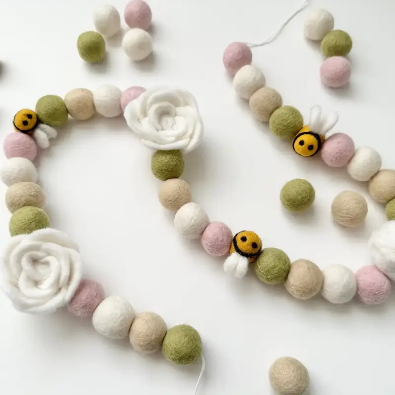 Wool Jamboree English Garden Garland