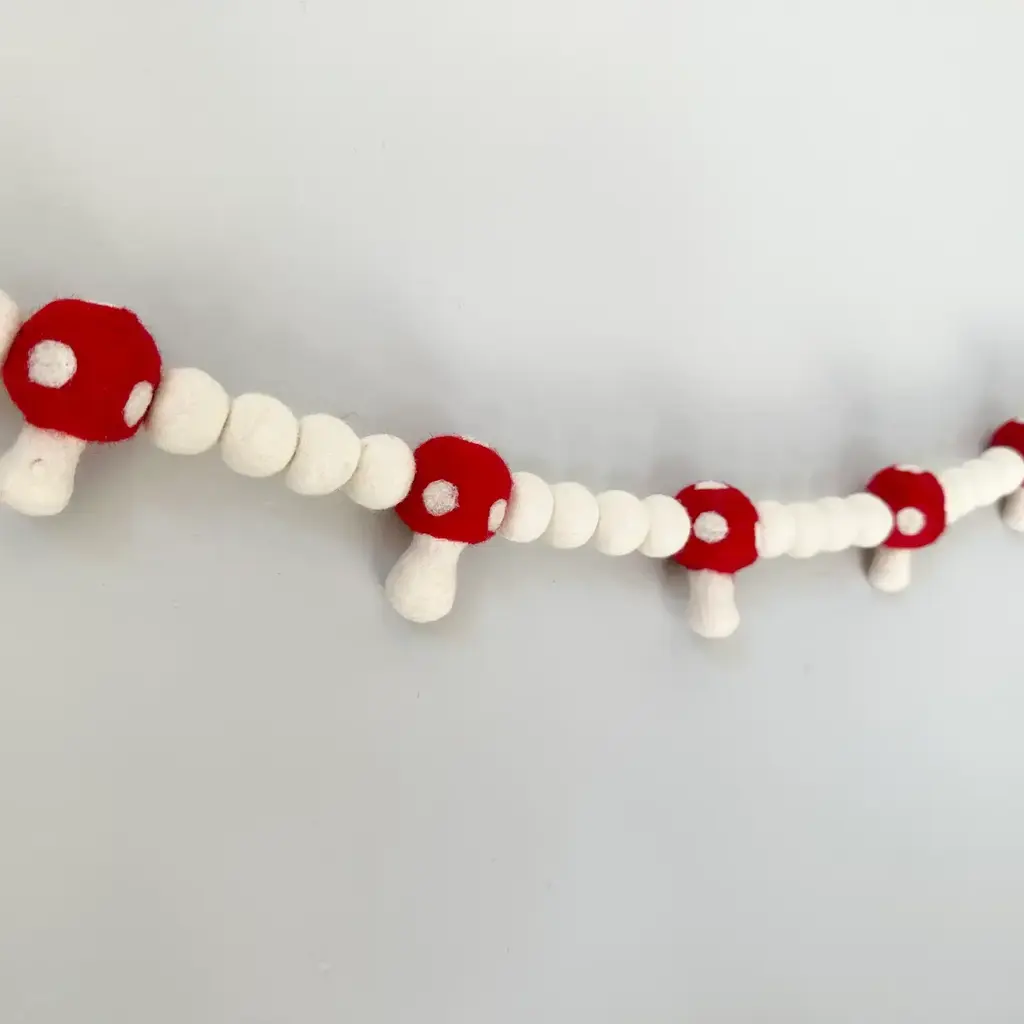 Wool Jamboree Red & White Mushroom Garland