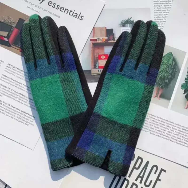 Gloving - Women's Plaid Touchscreen Winter Gloves - Green