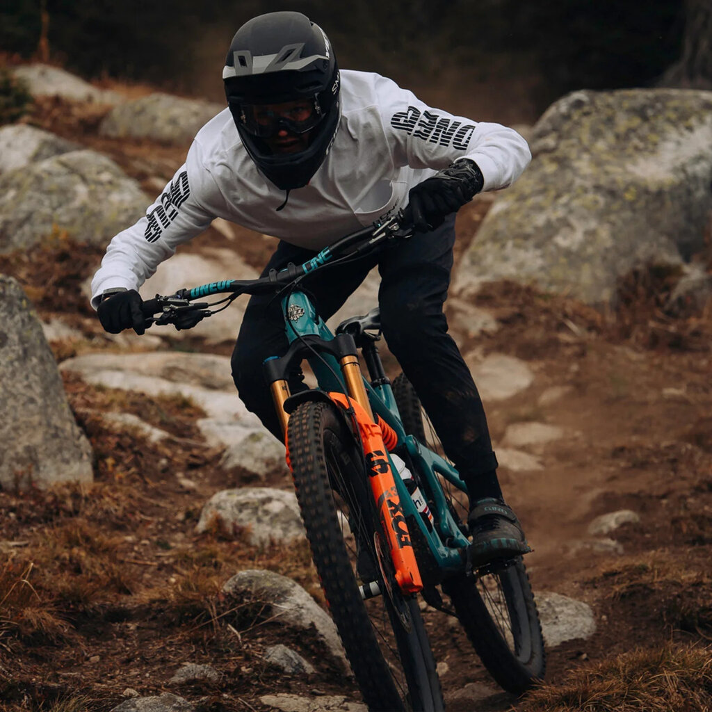 OneUp OneUp COMPONENTS CARBON BARS - BLACK - 35MM - 20MM RISE - 800MM 8 Degree 5 Back