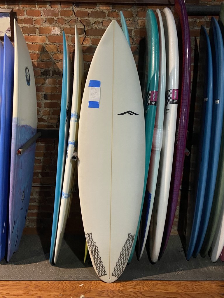 FOUND USED 6'5 FOUND SURFBOARD