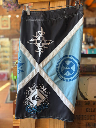 QUIKSILVER VINTAGE QUIKSILVER BOARDSHORT SIZE 36
