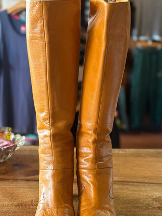 VINTAGE ITALIAN LEATHER BOOTS