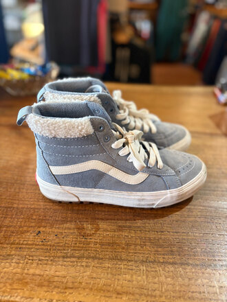 VANS WOMENS VANS SUEDE SHERPA SNEAKERS
