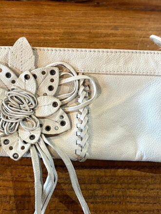 VINTAGE LEATHER PURSE