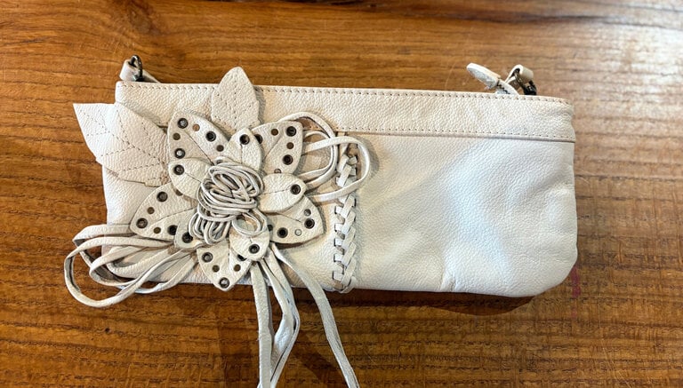 VINTAGE LEATHER PURSE