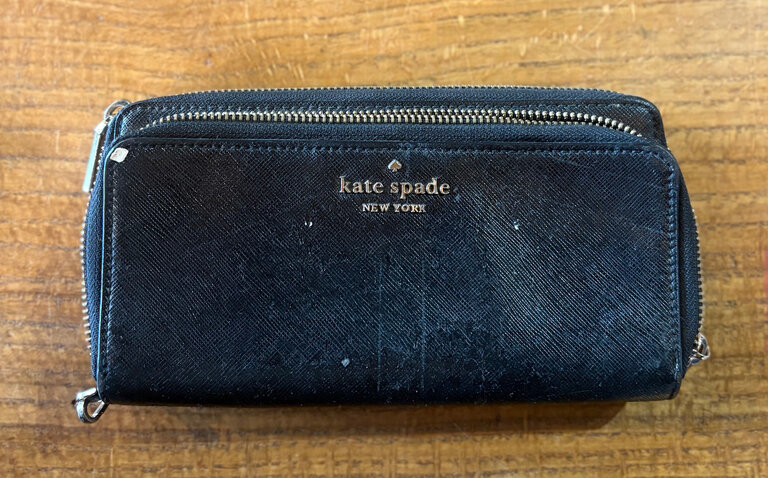 KATE SPADE KATE SPADE NEW YORK  BLACK LEATHER CLUTCH
