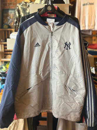 VINTAGE ADIDAS NY YANKEES WINDBREAKER