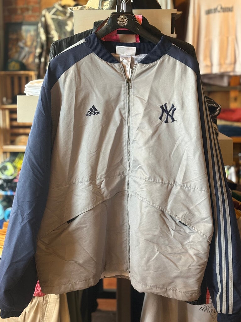 VINTAGE ADIDAS NY YANKEES WINDBREAKER