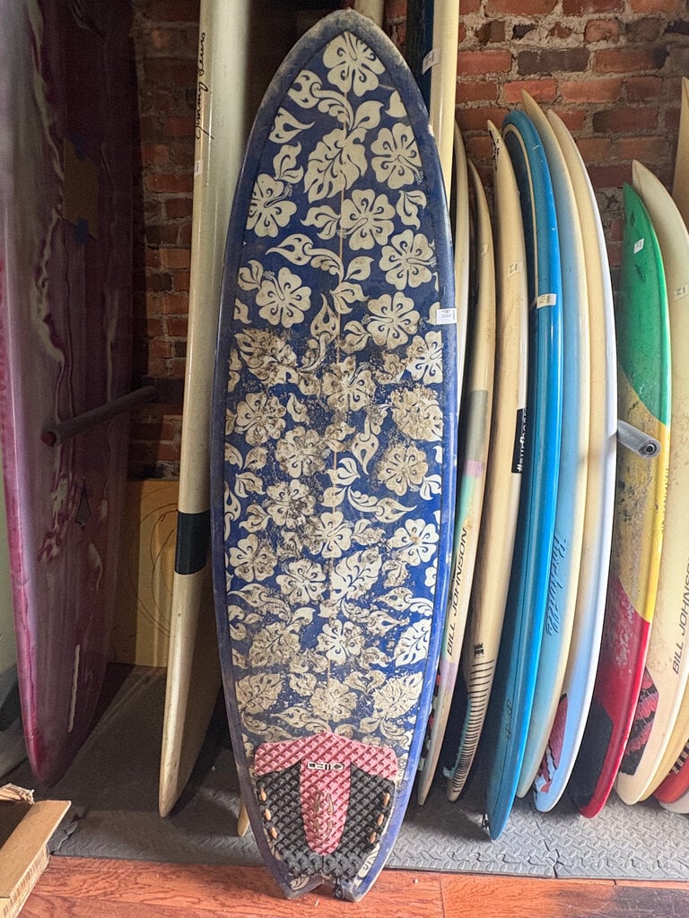 5'8 SURF QUEST SHORTBOARD