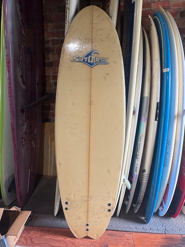 5'8 SURF QUEST SHORTBOARD