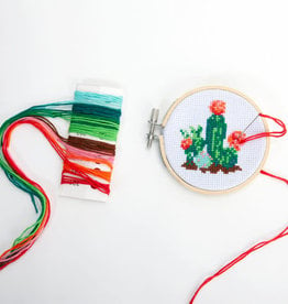 Kikkerland MINI CROSS STITCH KIT - CACTUS