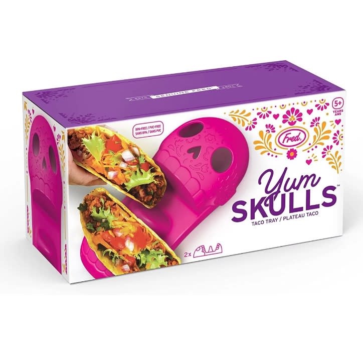 https://cdn.shoplightspeed.com/shops/634329/files/56362738/fred-friends-yum-skulls-taco-holder.jpg